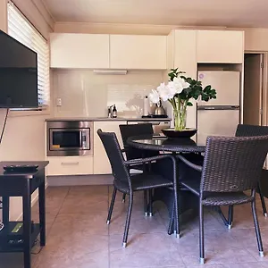 Apartment Retreat On Rita ~ Downtown With Access, Mount Maunganui